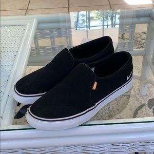 Nike Court Royal AC Slip On Sneakers